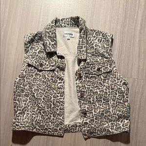 Vigoss Gray Leopard Print Vest
